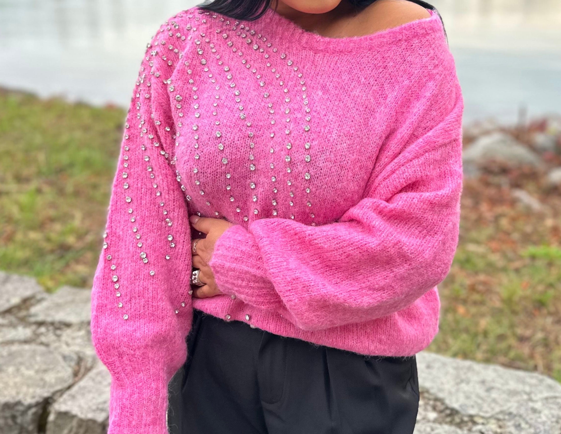Pull rose strass – Douceur et éclat