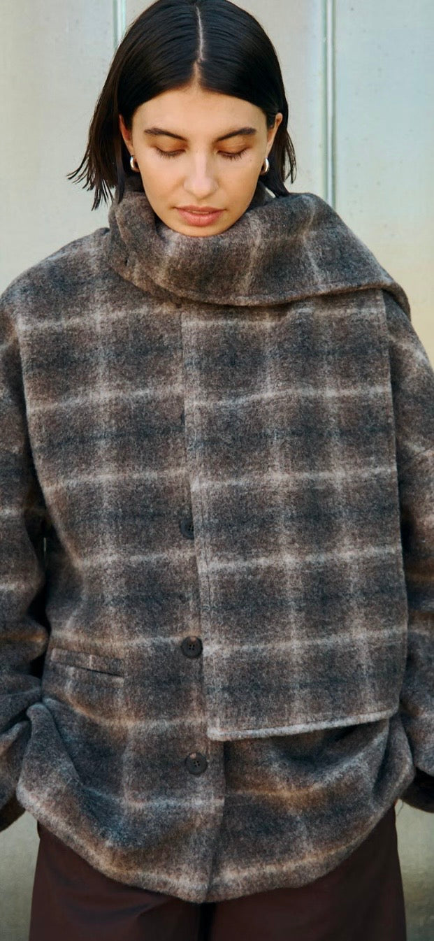 Veste en laine mélangée avec écharpe intégrée