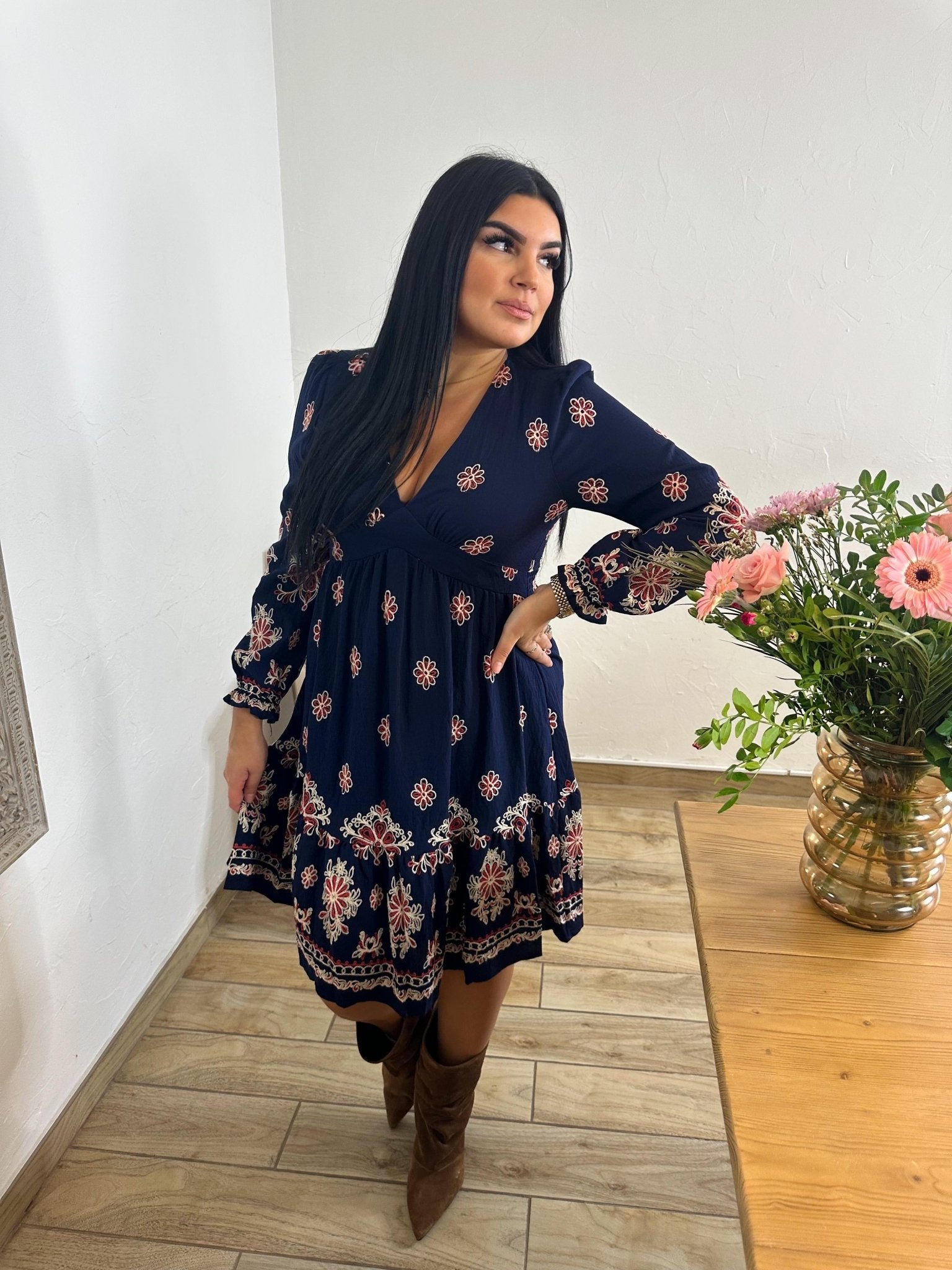 Robe Bohème Bleu Marine – Motifs Fleurs Brodés