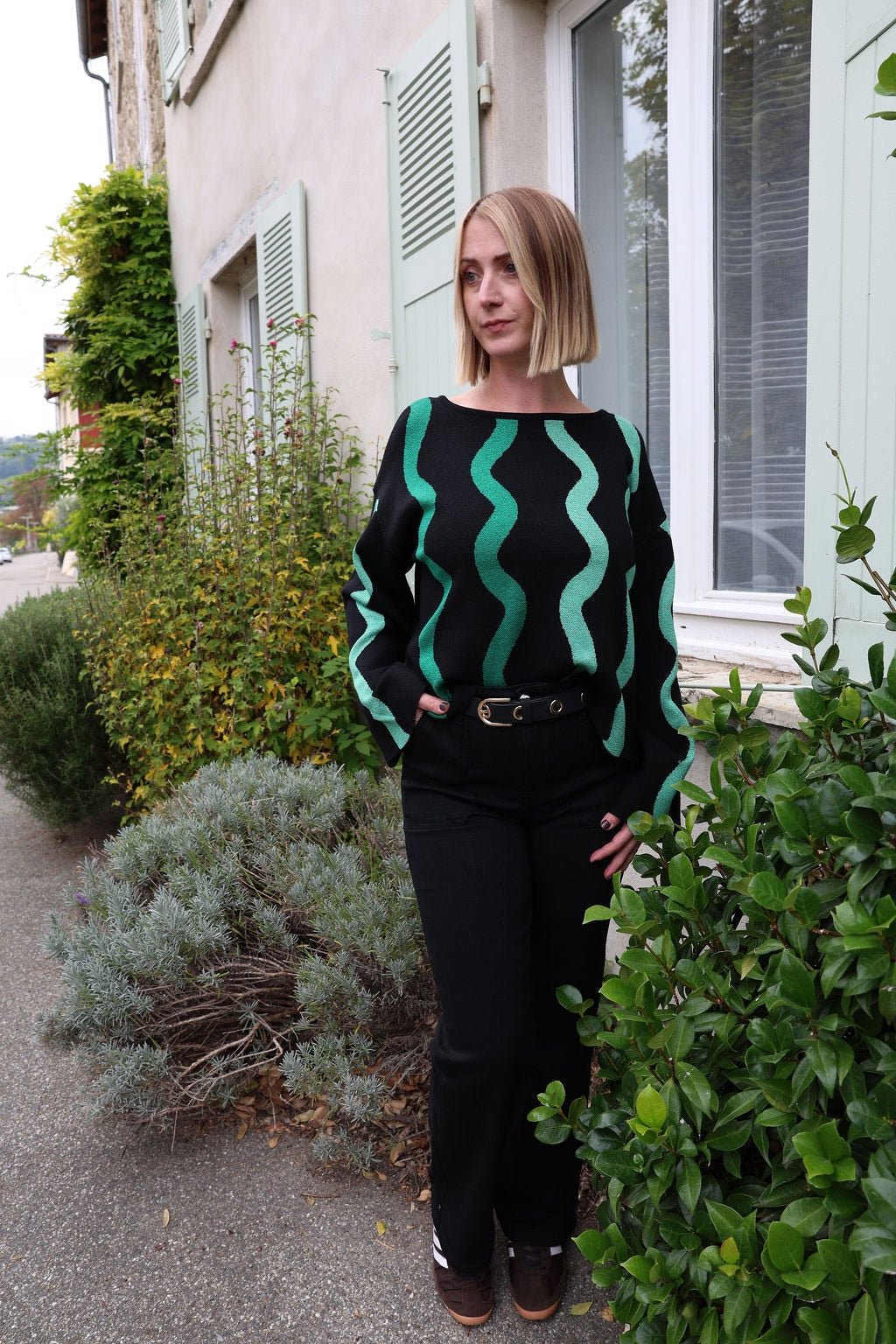 Pull noir à motifs graphique