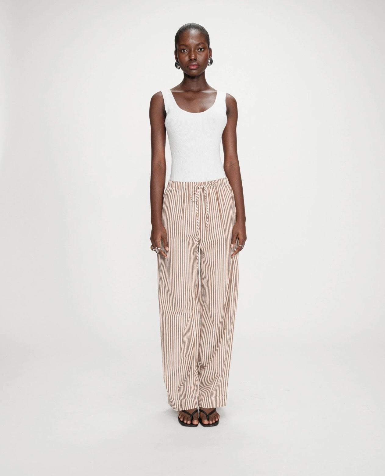 PANTALON À RAYURES LARGE TAILLE RÉGLABLE À CORDON MOCHA VOLUTE