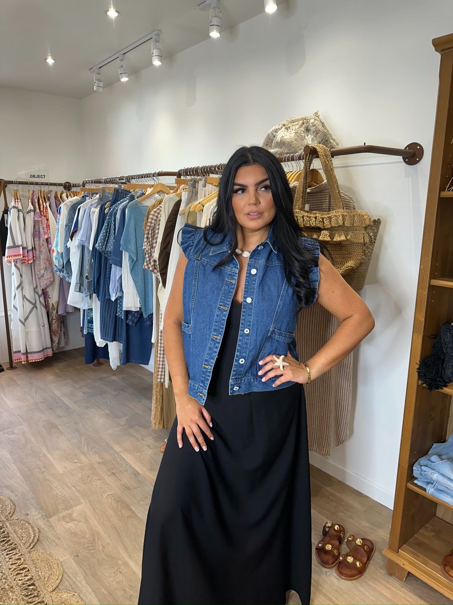 Veste sans manches en jean à volants
