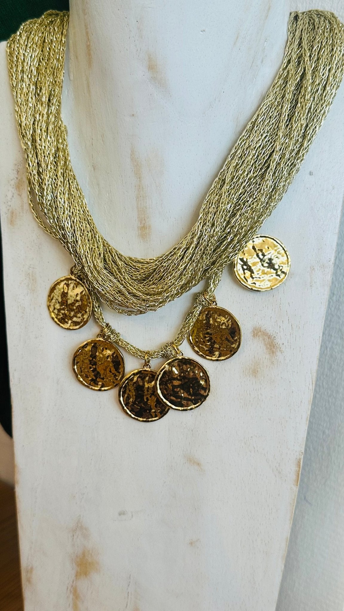 Collier médailles dorées & cordons dorés