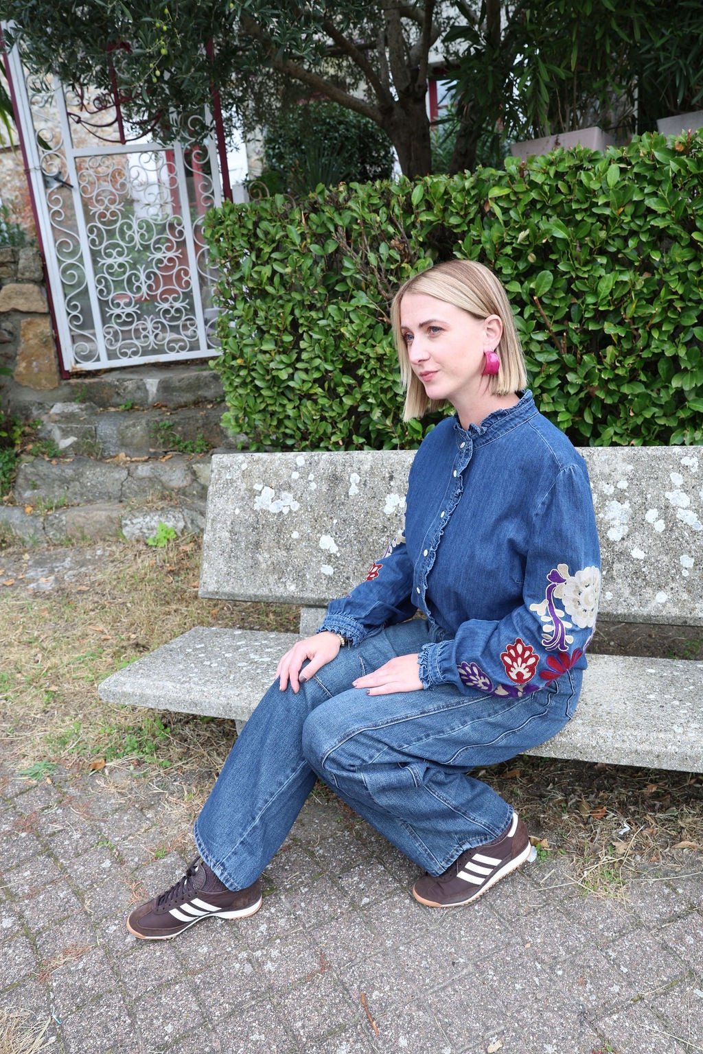 Chemise en jean brodée – Esprit bohème