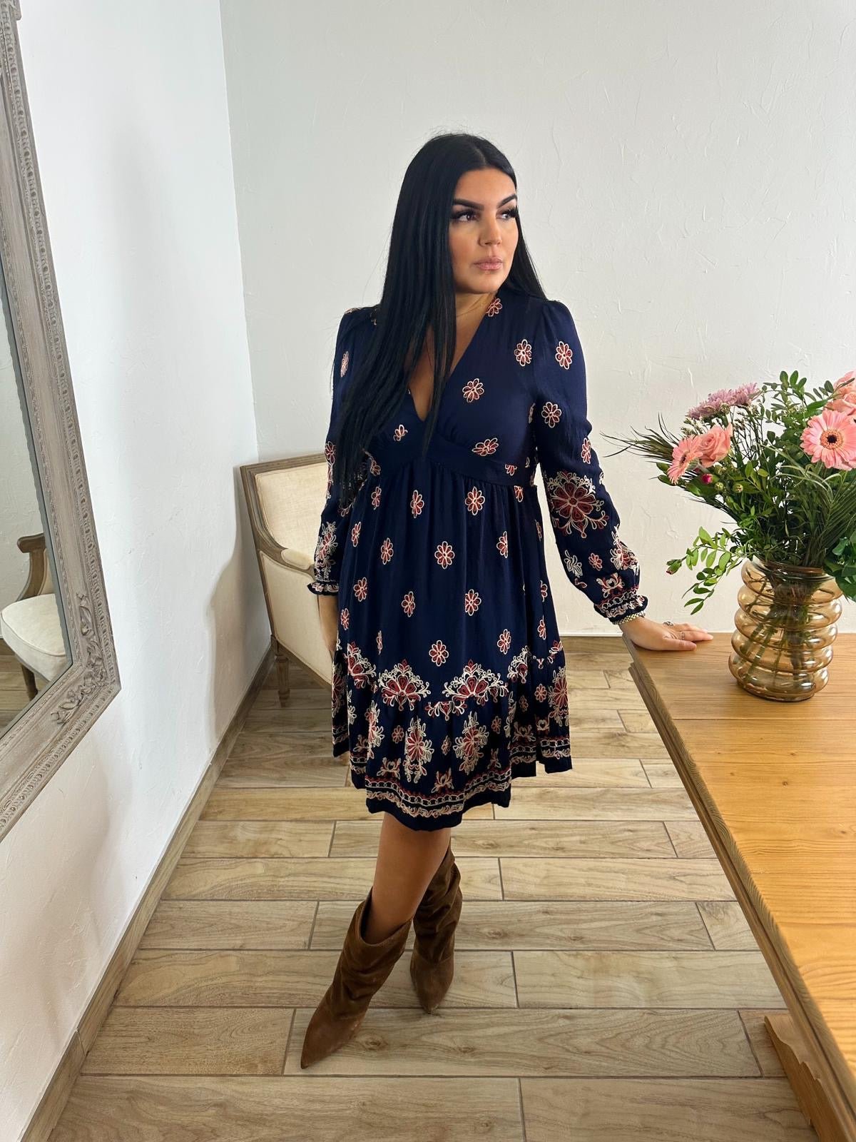 Robe Bohème Bleu Marine – Motifs Fleurs Brodés