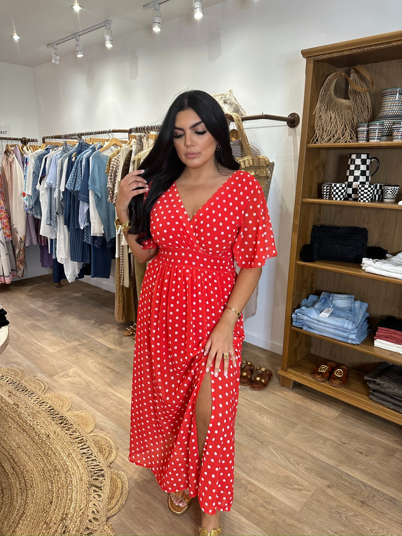 Robe longue fluide à pois rouges et blancs