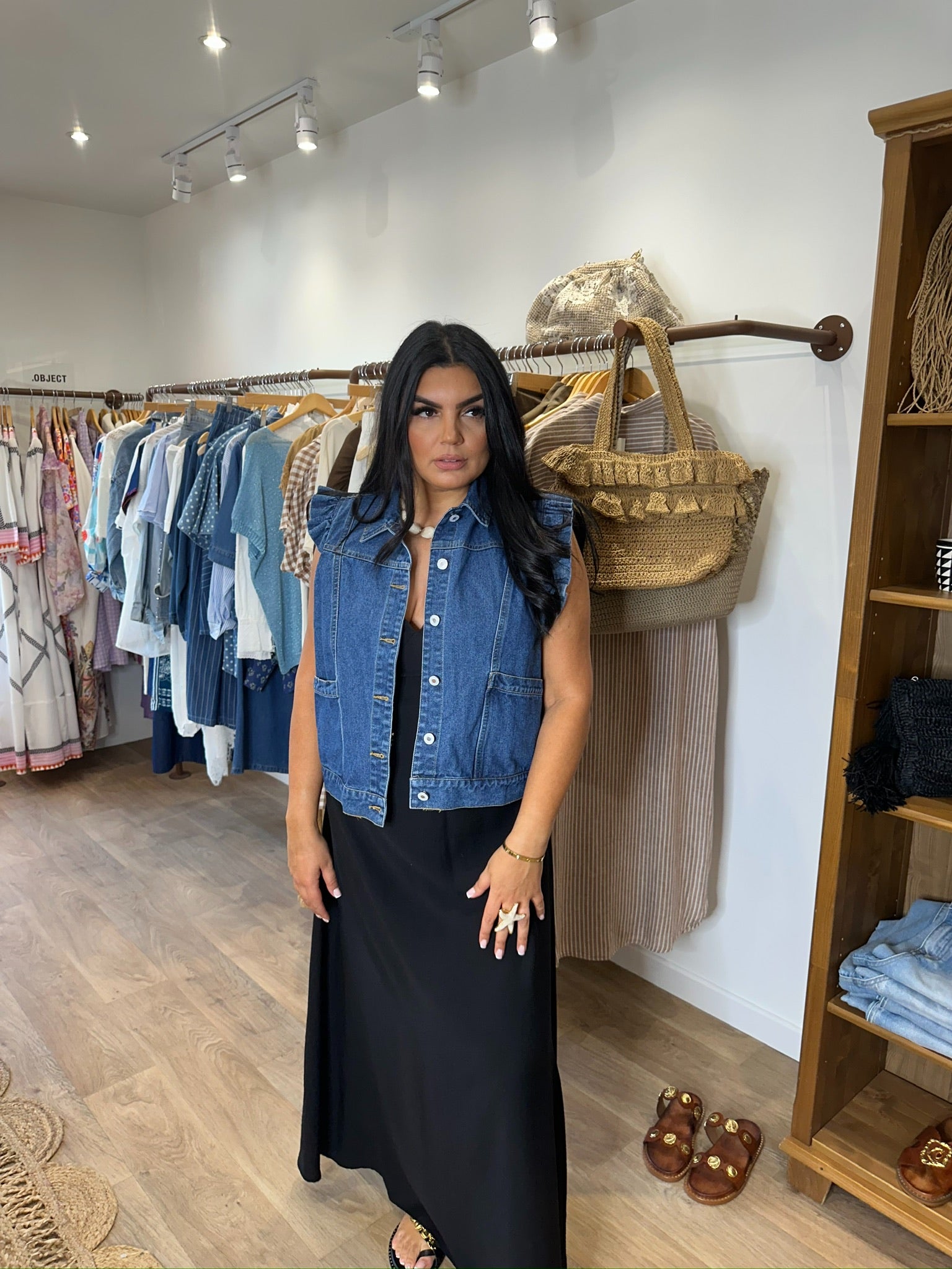 Veste sans manches en jean à volants