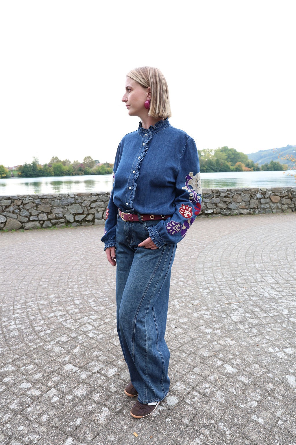 Chemise en jean brodée – Esprit bohème
