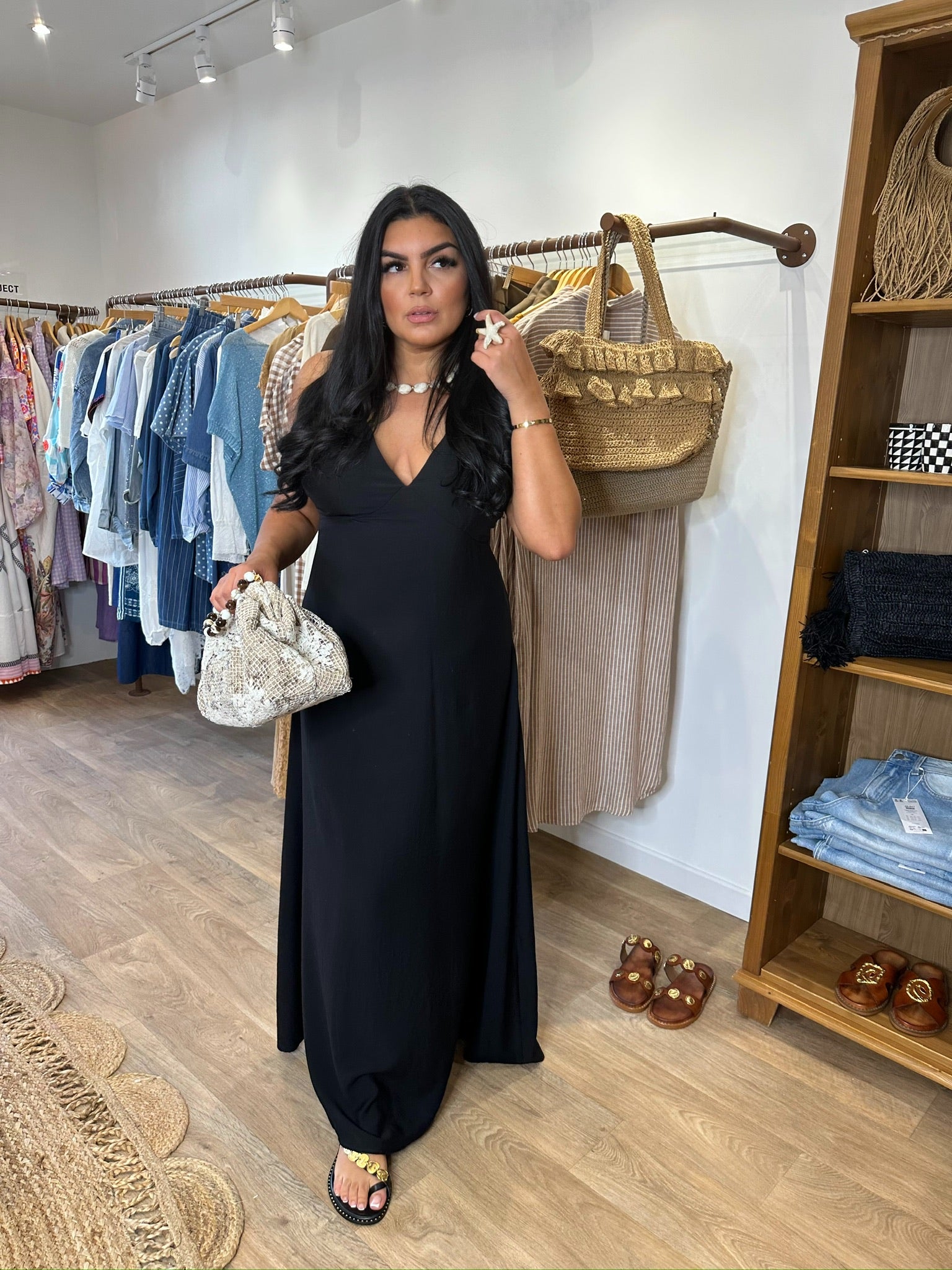 Robe longue noire élégante et fluide